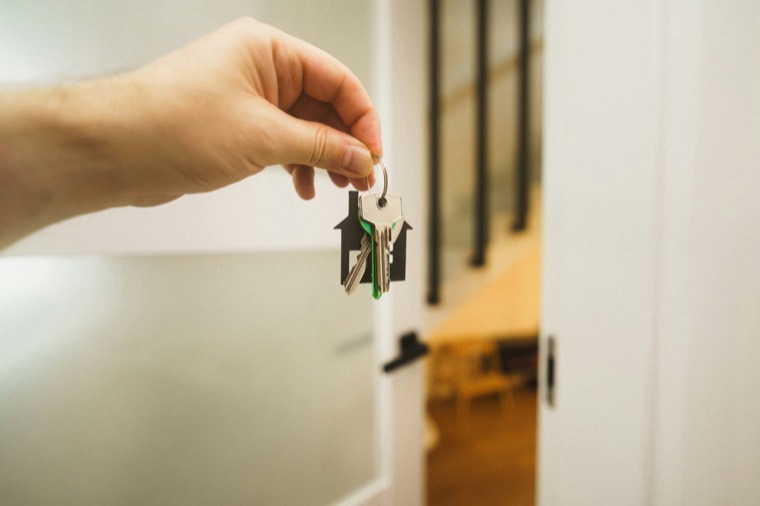 Real estate & brokers